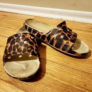 Crocs Classic Animal Slide Remix Women's Size 10 Leopard Cheetah Print Sandals